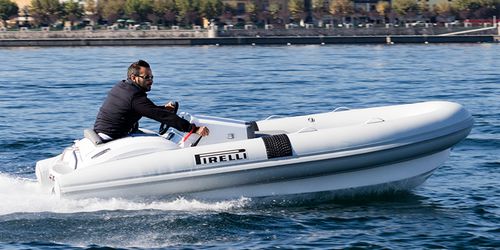 Jetantriebs-Schlauchboot - J39 - PIRELLI | TecnoRib - Benzin / RIB / mit Mittelkonsole