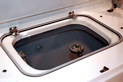 Köderbehälter für Sportfischerboot - Teak Isle Mfg.