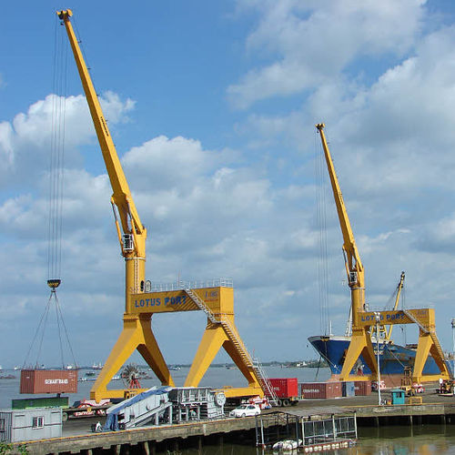 Hafenkran - TCC Series - Liebherr-International Deutschland - Schienen / Spitzenausleger