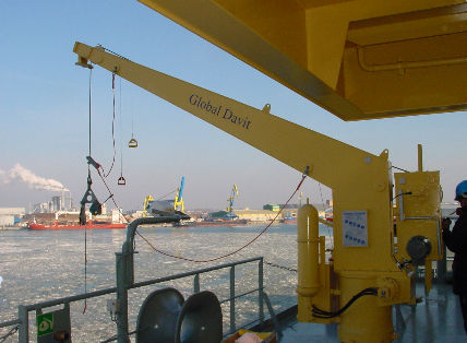 Davit für Schiffe - RMS. - GLOBAL DAVIT - für Mann-über-Bord-Boote / hydraulisch