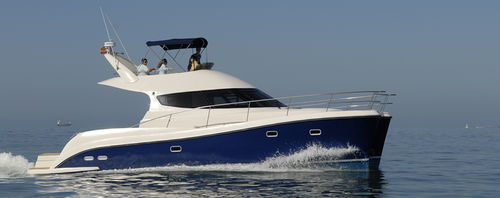 Express-Cruiser / Katamaran - 43 - Flash Catamarans - Diesel / Flybridge / 4 Kabinen