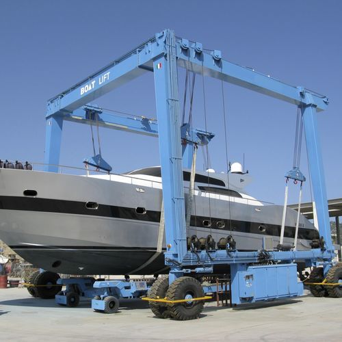 Ferngesteuerter Travellift - BL130TL-90°RC - BOAT LIFT - mit Allradlenkung