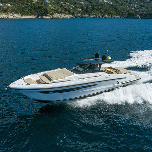 Express-Cruiser / Innenborder - LE MANS 50 - RIO YACHTS - Außenborder / zweimotorig / Hardtop
