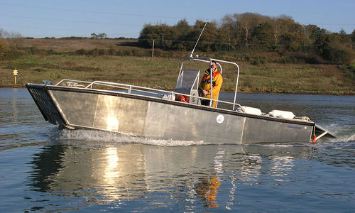 Umweltschutzboot Berufsschiff - Vikoma Harbour - Vikoma International - Katamaran / Außenborder