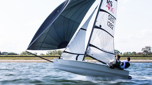 Zweihandjolle - 400 - RS Sailing France - Regatta / asymmetrischer Spinnaker