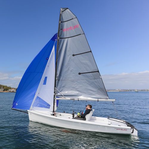 Regatta-Kielboot-Segelboot - VENTURE CONNECT SCS - RS Sailing France - mit einziehbarem Kiel / mit Doppelruder / Bugspriet