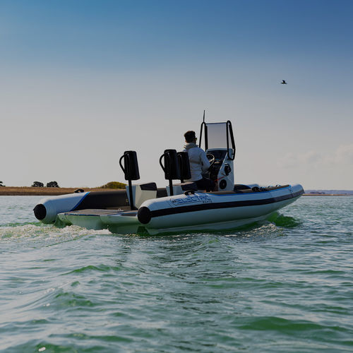Patrouillenboot Berufsschiff - PULSE 63 - RS Sailing France - Hafenservice-Boot / Boot für Aquakulturen / Serviceboot für Windpark