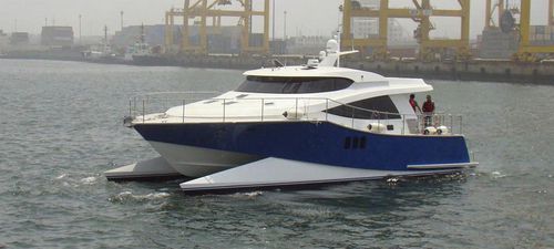Katamaran-Motoryacht - NZCM - LOMOcean Design - schnell / mit Steuerhaus / Verbundwerkstoff