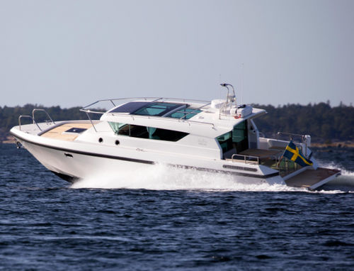 Express-Cruiser / Innenborder - 400 sw - Delta POwerboats - zweimotorig / Hardtop / 3 Kabinen