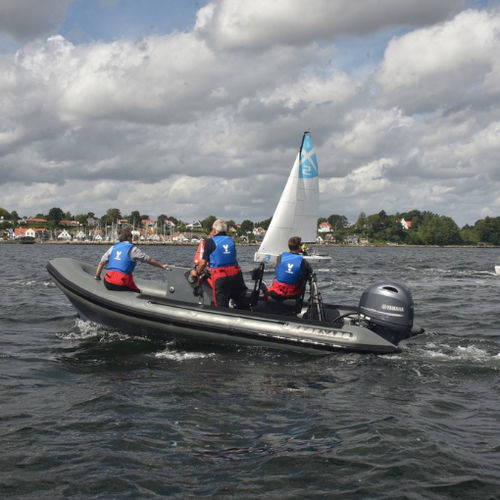 Außenborder-Schlauchboot - 5.8M - Tornado Boats - halbstarr / Open / mit Jockey-Konsole