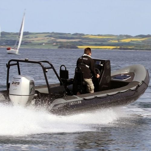 Außenborder-Schlauchboot - 6.8M - Tornado Boats - RIB / mit Mittelkonsole / Open