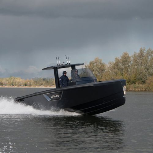 Express-Cruiser / Innenborder - T/T Lonian - Xtenders - Open / mit Mittelkonsole / Carbon