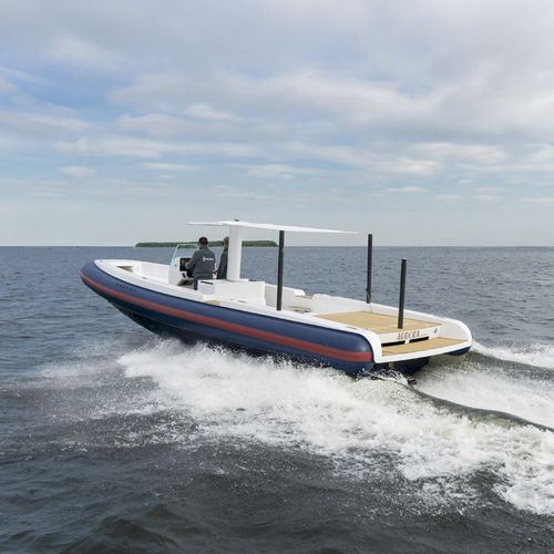 Innenborder-Schlauchboot - T/T Aurora - Xtenders - halbstarr / mit Mittelkonsole / Open