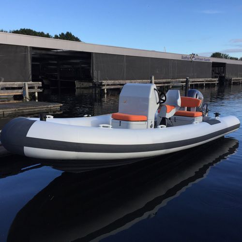 Außenborder-Schlauchboot - T/T Nikata - Xtenders - halbstarr / mit Mittelkonsole / Open