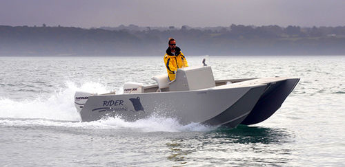 Katamaran-Konsolenboot - RIDER C23 - RIDER MARINE - Außenborder / zweimotorig / mit Mittelkonsole
