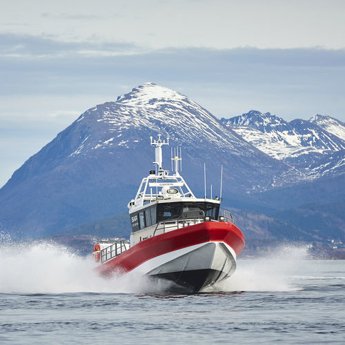 Patrouillenboot Berufsschiff - FF 40X SAR - HUKKELBERG BOATS - Such- und Rettungsboot / Hospitalschiff / Inboard-Hydrojet