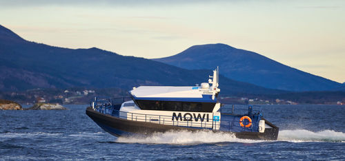 Berufsschiff / Berufsschiff für Fischerei - 37 MK3 SEAWORK SHUTTLE - HUKKELBERG BOATS - Inboard-Hydrojet / Sternantrieb / Aluminium