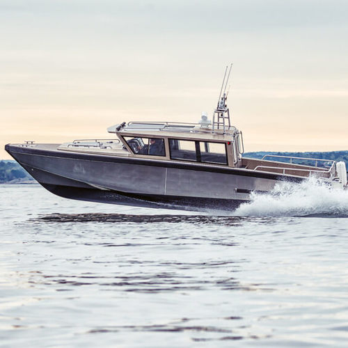 Express-Cruiser / Innenborder - SSM 40 - Swede Ship Marine AB - zweimotorig / mit Steuerhaus / schnell