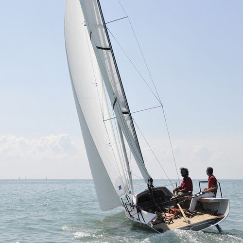Segelboot für Kreuzfahrten - Leggero L8 - CHANTIER DES ILEAUX - Holz / mit einziehbarem Kiel / Bugspriet