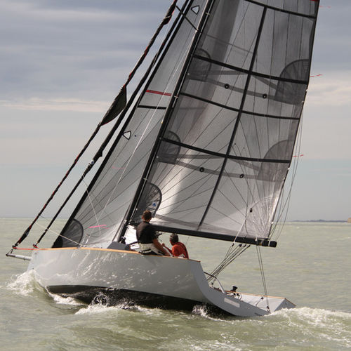 Segelboot / 1 Kabine - Rosso 28 - CHANTIER DES ILEAUX - 4 Kojen / Holz / mit einziehbarem Kiel