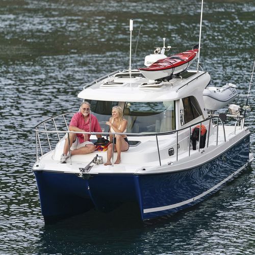 Express-Cruiser / Katamaran - C107 - Aspen Power Catamarans - Außenborder / zweimotorig / mit Steuerhaus