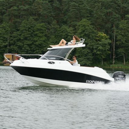 Außenborder-Daycruiser - ESCAPADE 600 - Przedsiebiorstwo Uslug Specjalistycznych ''PEGAZUS''  - mit geschlossenem Cockpit / max. 6 Personen