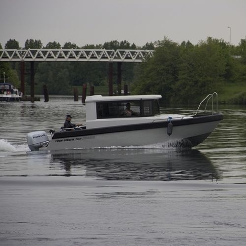 Mehrrümpfer-Konsolenboot - 750 Cabin - Tinn-Silver aluminium boats - Außenborder / Innenborder / mit geschlossenem Cockpit