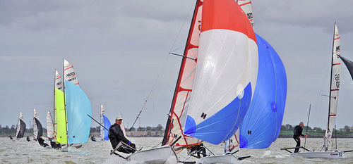 Einhandjolle - MUSTO SKIFF - Bennett Yachting - Skiff / mit einfachem Trapez / asymmetrischer Spinnaker