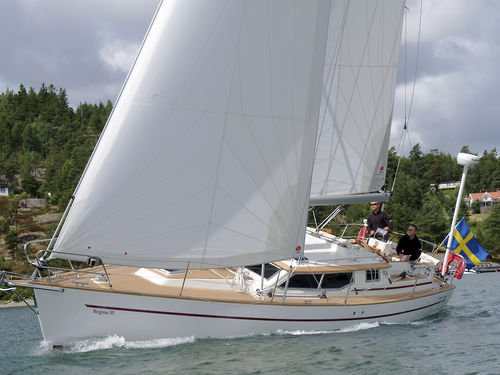 Segelboot für Kreuzfahrten - Regina 35 - Regina Yachts - 6 Kojen / mit Mittelcockpit