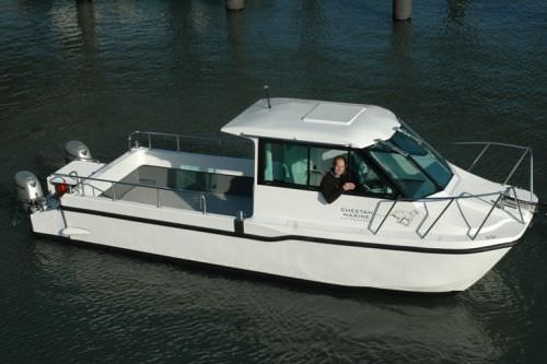 Cabin-Cruiser / Katamaran - Little Cheetah - Cheetah Marine - Außenborder / zweimotorig / Hardtop