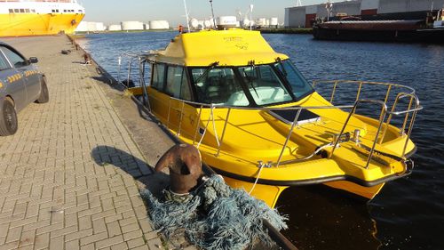 Taxiboot Berufsschiff - Cheetah Marine - Katamaran / Außenborder