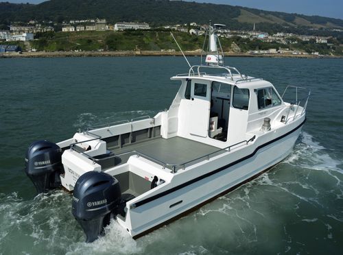 Angelboot für Tagesfahrten / Katamaran - Bon Vivant - Cheetah Marine - Außenborder / zweimotorig / mit geschlossenem Cockpit