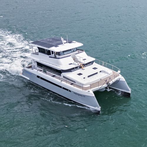 Katamaran-Motoryacht - 1900 BLUEWATER - LONGREACH POWER CATAMARAN - für Kreuzfahrten / Flybridge / 3 Kabinen