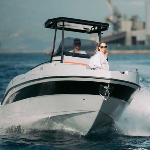 Cabin-Cruiser / Außenborder - NIREUS Ω53 ELEGANCE - LGK MARINE - Open / max. 8 Personen / Sonnendeck