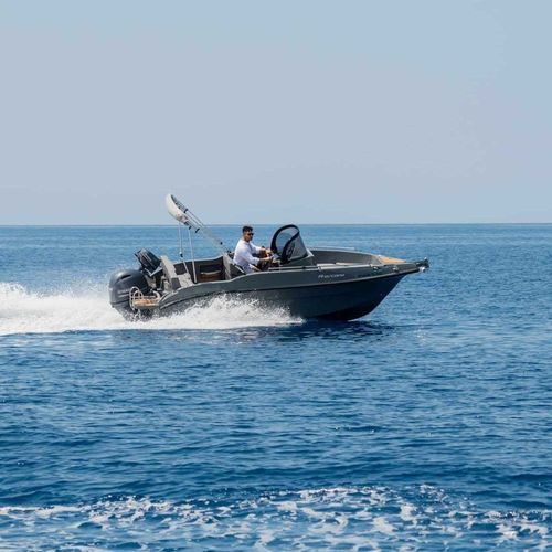 Außenborder-Konsolenboot - NIREUS Ω53 ESCAPE - LGK MARINE - mit Mittelkonsole / max. 8 Personen / Sonnendeck