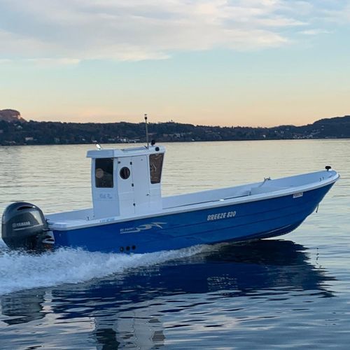 Außenborder-Konsolenboot - BREEZE 820 - SOCIETA' CONERO sas - zweimotorig / mit Steuerhaus / Glasfaser