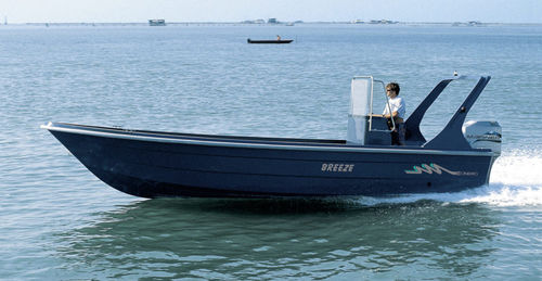 Außenborder-Konsolenboot - BREEZE - SOCIETA' CONERO sas - zweimotorig / mit Mittelkonsole / Glasfaser