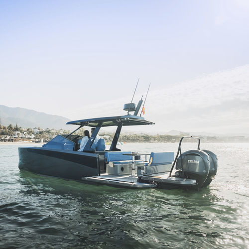 Express-Cruiser / Außenborder - V10 T-Top - Virtue Yachts - Benzin / zweimotorig / Gleiter