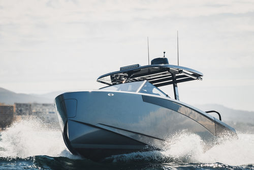 Express-Cruiser / Außenborder - V10 series - Virtue Yachts - zweimotorig / Hardtop / Open