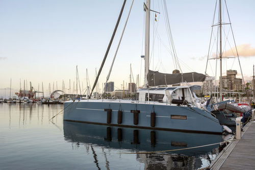 Mehrrümpfer-Segelyacht - Diversion - Technologie Marine - für Kreuzfahrten / mit offenem Heck / Glasfaser
