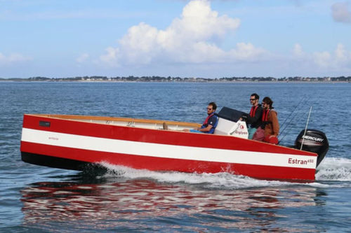 Außenborder-Konsolenboot - Estran 650 - Technologie Marine - mit Mittelkonsole / Holz / Sonnendeck