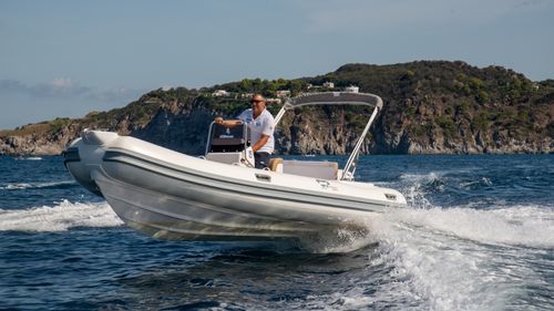 Außenborder-Schlauchboot - 19 - opmarine - halbstarr / Open / mit Mittelkonsole
