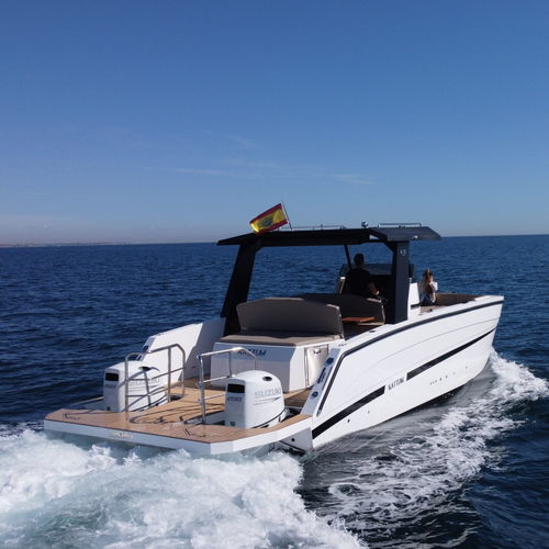 Katamaran-Konsolenboot - K 30 - Kattum Yachts - Außenborder / zweimotorig / mit Mittelkonsole