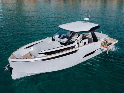 Express-Cruiser / Innenborder - 43 ST - Level Exclusive Yachts S.L - zweimotorig / Open / mit Mittelkonsole