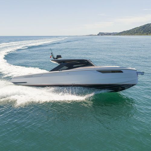 Express-Cruiser / Innenborder - 42 - Cantiere Navale di SANTASEVERA srl - Außenborder / Hardtop / Stern-Drive