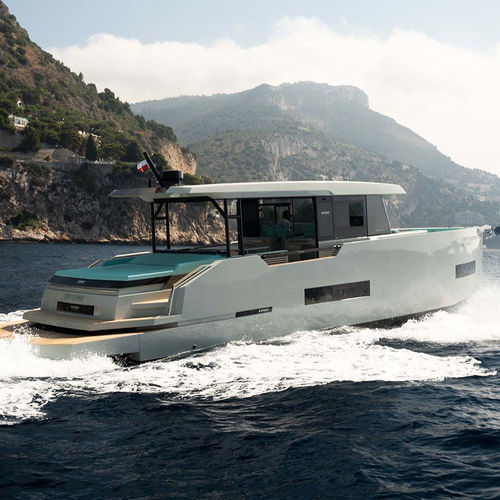 Express-Cruiser / Innenborder - D50 Coupé - De Antonio Yachts - zweimotorig / Hardtop / max. 12 Personen