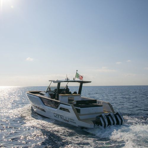 Express-Cruiser / Außenborder - 43 - Canelli Yachts s.r.l. - dreimotorig / Open / IPS