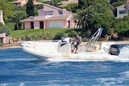 Außenborder-Schlauchboot - Piranha 8m - Piranha Ribs Ltd - halbstarr / mit Mittelkonsole / max. 18 Personen