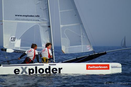 Regatta-Sportkatamaran - EXPLODER F18 - eXploder Cats - mit Doppeltrapez / F18