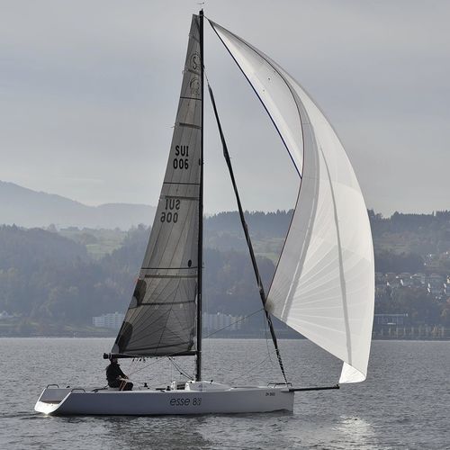 Daysailer-Segelboot - 850 LE - Esse Boats - Regatta-Kielboot / Carbon / Bugspriet